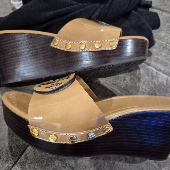 Tory Burch Wedge Slides Tan Like New Size 6.5M - Picture 8 of 8